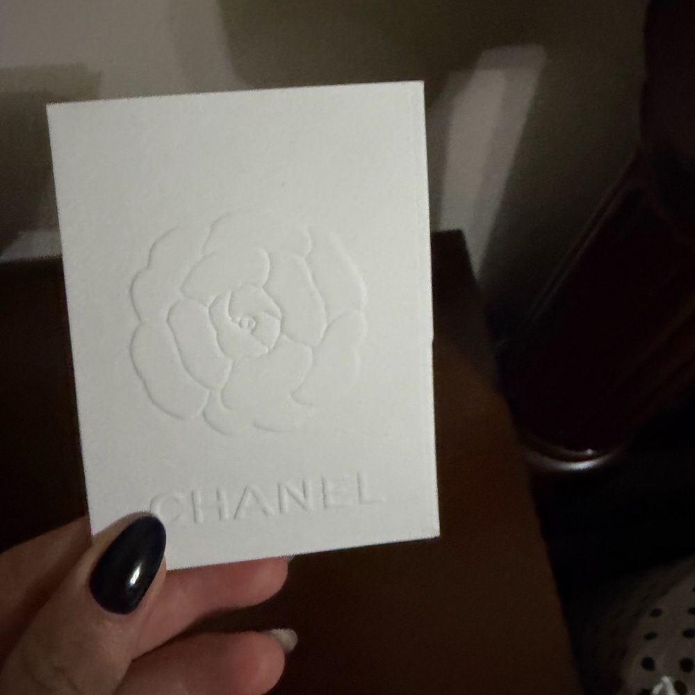Chanel White Embossed Design Gift Card new - Picture 4 of 5